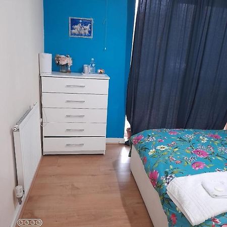 Beautiful 1 Bedroom Ground Floor With Shared Bathroom Londres Extérieur photo