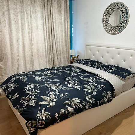 Beautiful 1 Bedroom Ground Floor With Shared Bathroom Londres Extérieur photo