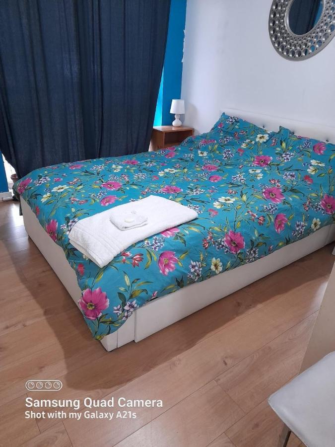 Beautiful 1 Bedroom Ground Floor With Shared Bathroom Londres Extérieur photo