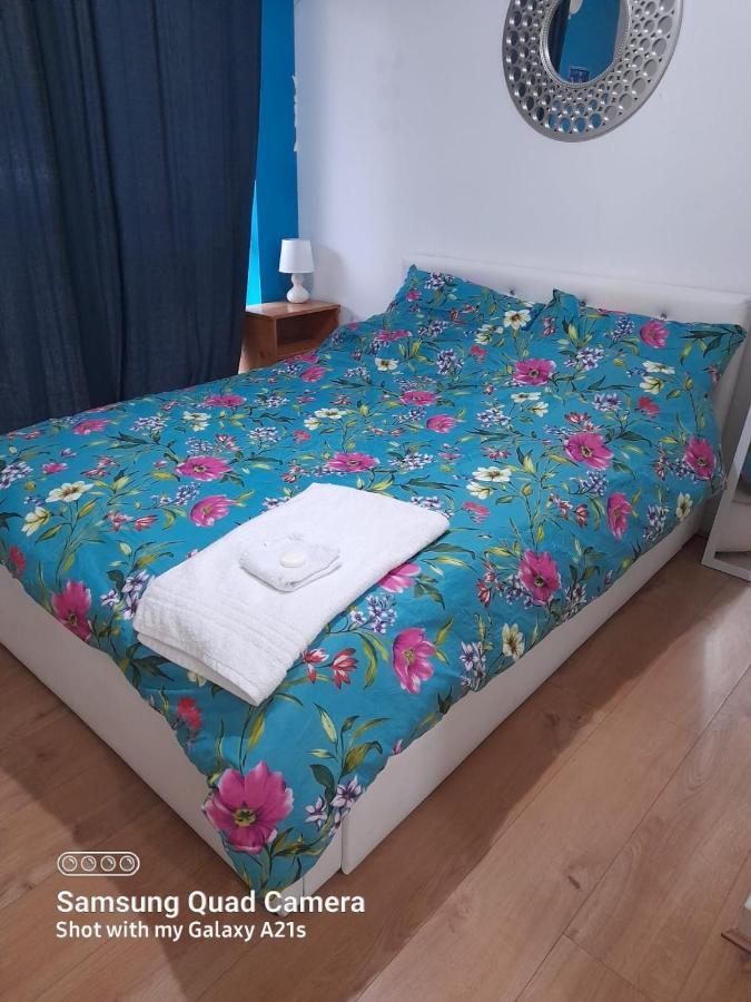 Beautiful 1 Bedroom Ground Floor With Shared Bathroom Londres Extérieur photo